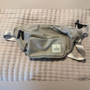 NWOT Alo belt bag light grey